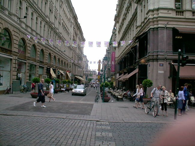 エスプラナーディからの眺め・１<br />右側の建物はカンプギャレリア。