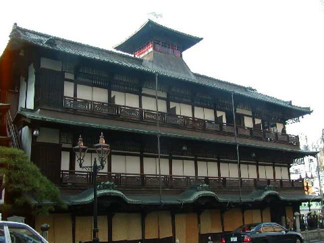 道後温泉本館（裏側で〜す） 