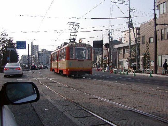松山市内を走る路面電車