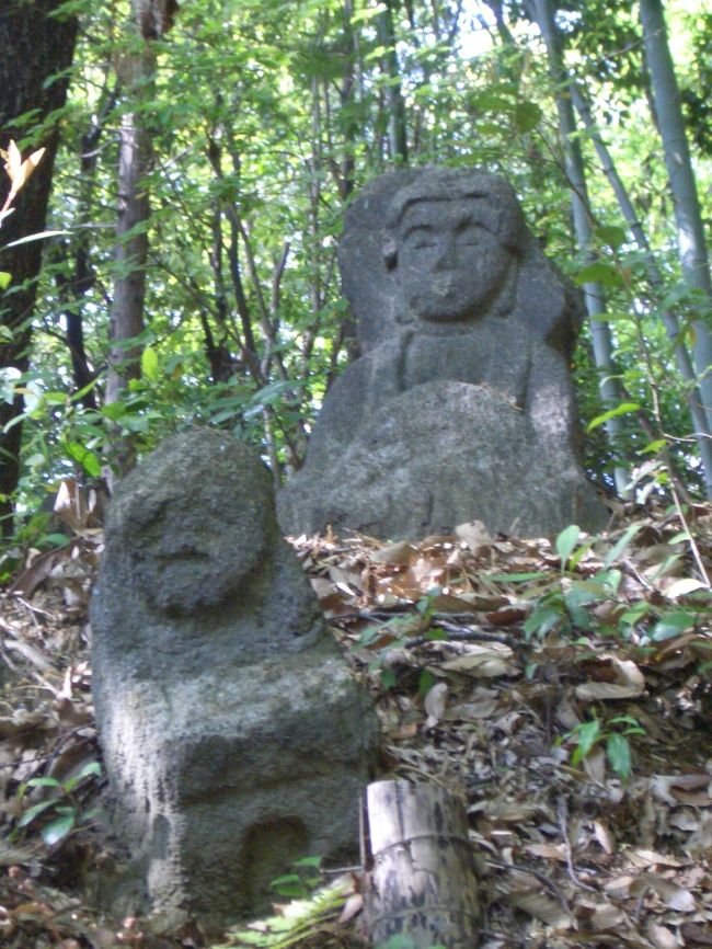 と、突然、羅漢さんたちに囲まれてびっくり！