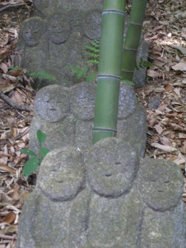 人がいなくなったら、しゃべり出したりして。