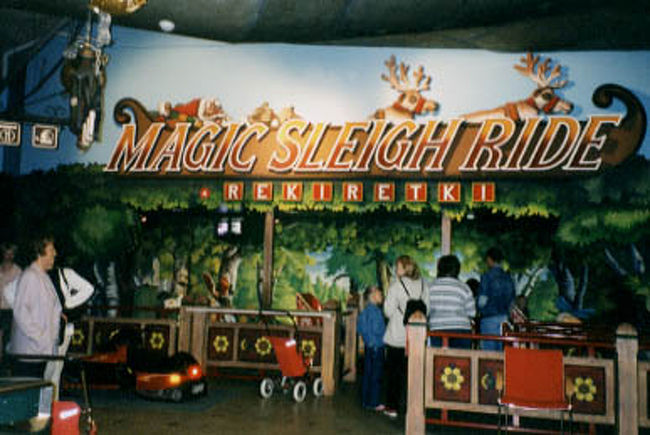 トナカイのそり、というジェットコースター。<br />想像していたものより結構ハード。<br />大人も十分楽しめます。