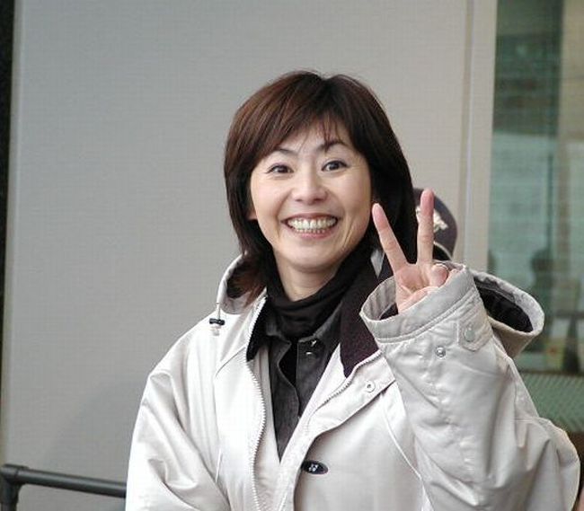 陣内貴美子さんが「キャスター」としてか！？<br />ご主人：金石ＯＢが「スカパー解説者」でしたので．．．<br />「陣内さん！Ｖサインで．．」の呼びかけに、即反応！パチリ！<br />「いい笑顔」！お幸せに！！陣ちゃん。