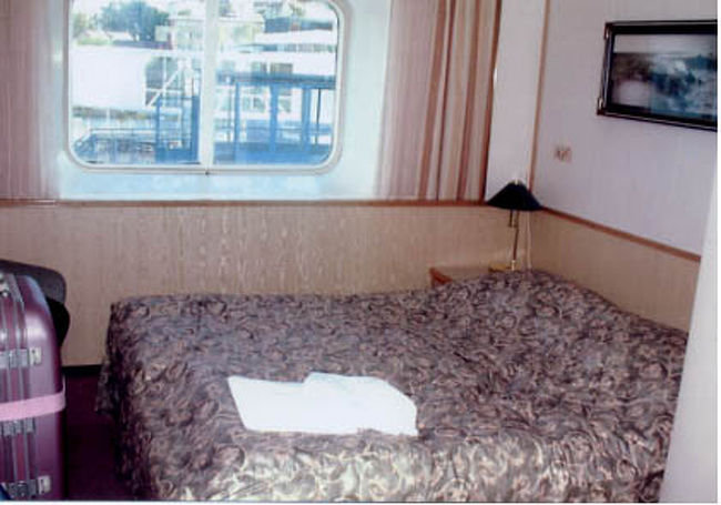 シリアラインの船室。<br />これはシリアクラスです。<br />右手前にシャワーとお手洗いがついています。<br />シリアクラス以上のカテゴリーは朝食込みに<br />なるので実は結構お得かも･･･。