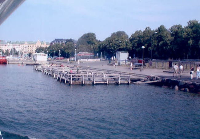 遊覧船からの眺め・２<br />地元の方がマットを洗う洗い場。<br />海水で洗うのは当たり前なんだとか･･･。<br />