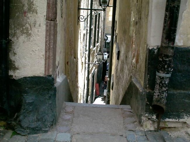 ガムラスタンの風景･３<br />ガムラスタンで最も狭い小道。<br />幅90cmほど。