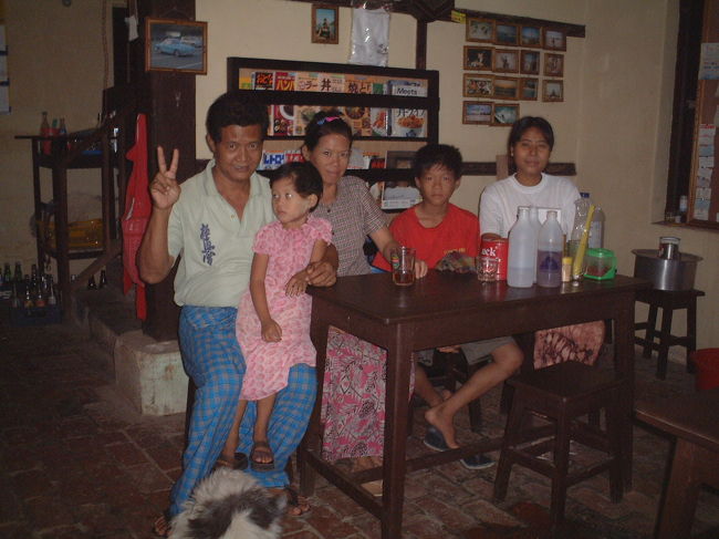 日本食が恋しくなったら…<br />「道場」レストラン「みちば」じゃないよ「どうじょう」だよ。写真は親日家で空手の先生ファミリーだよ。<br />マンダレーの14stと81stの交差点東南角にあるよ。<br />カツ丼をいただきました。(^o^)丿<br /><br />注意：「道場」は15年8月に閉店しました。<br />15年10月から王宮に面した80番通、15番、16番の間に<br />「道場レストラン」改め、「HOMEPARTY JAPANESE RESTAURANT」として再オープンしているそうです。<br />