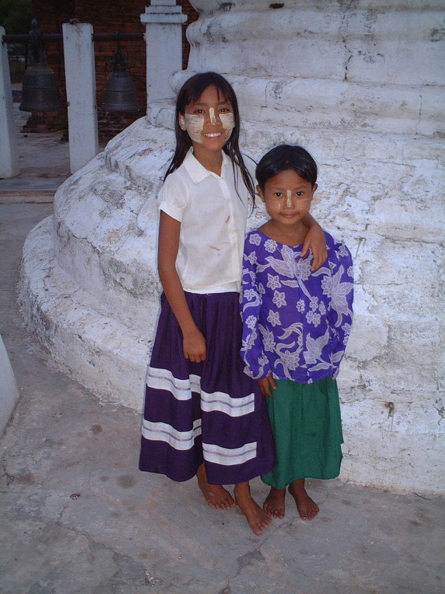 シュエズィーグォンパゴタ<br />おみやげ屋の子供たち<br />