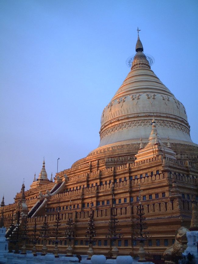 バガン：シュエズィーゴンパゴタ 