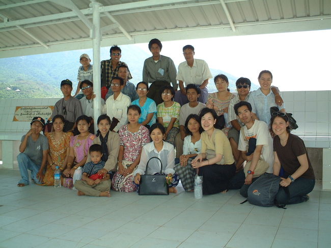 のりのり大学生<br />みんなで歌に踊り…なんかほのぼのとした学生さんたちでした。<br />