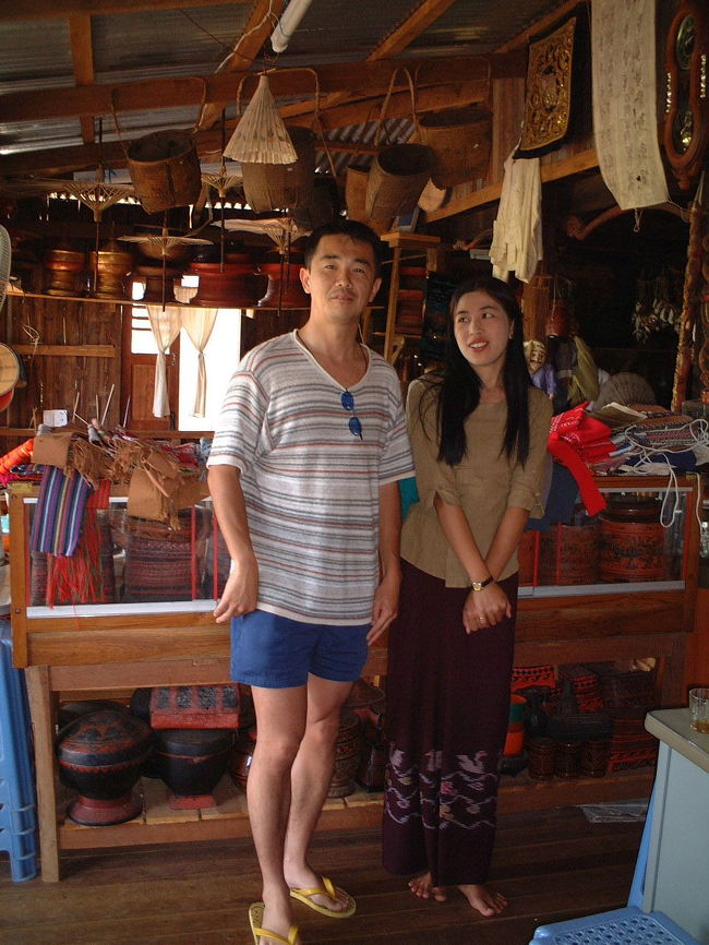 インレー湖：ボートをチャ<br />ーター　<br />水上市場や工房、みやげ物屋さん、寺院、フローティングガーデンを巡<br />る。<br />