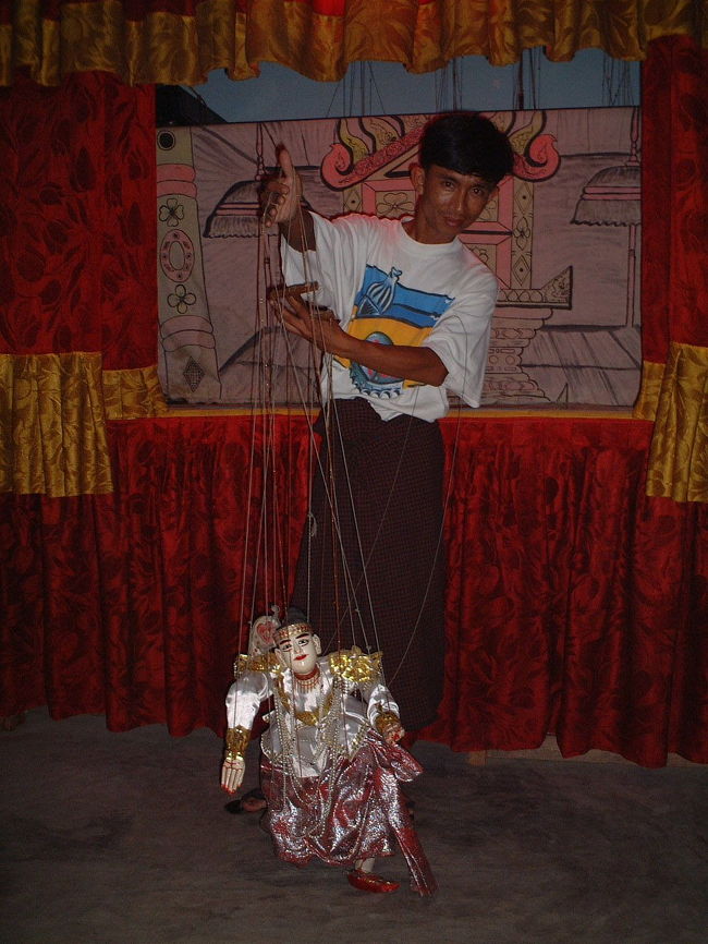 アウンパペットショー<br />