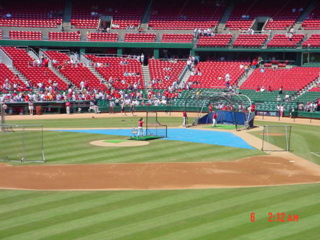 席はレフトの３塁よりです。<br />ホームが遠くに見える・・。