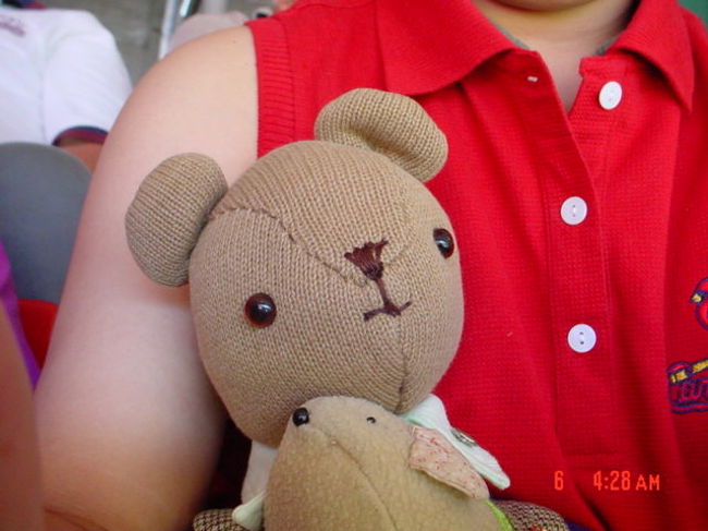 か〜ちゃんは，前日，カージナルスショップで真っ赤なニット（カージナルスのロゴ入り）を購入。応援モード。