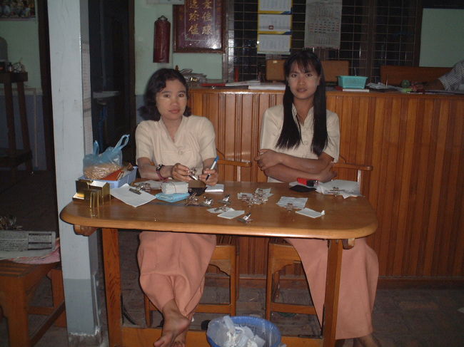 ビアレストランのキャッシ<br />ャー嬢<br />ＥＴホテル斜め向かいにも生ビールが飲めるお店を発見！<br />格安で美味しいビールをいただいちゃいました。<br />