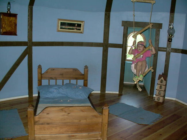 ムーミンの部屋<br />はしごで遊ぶ女の子をぱちり。