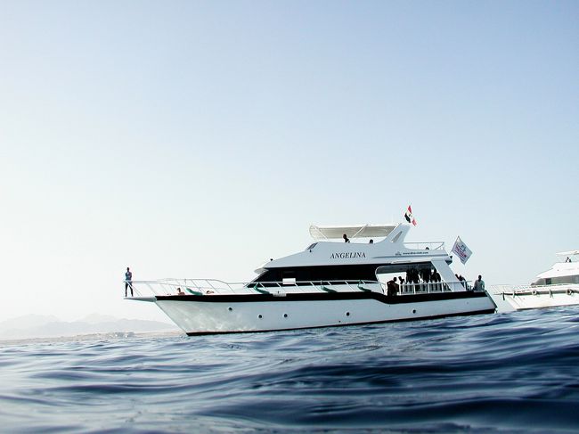 ナーマベイは家族で楽しいリゾート地です<br /><br />出発の港の船の数にも驚き