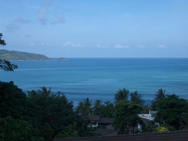 ホテルの部屋から見た景色。行ったのはモンスーンの時期で晴天！という感じではありませんでしたが、部屋から海が見えるのはやっぱり気持ち良い！