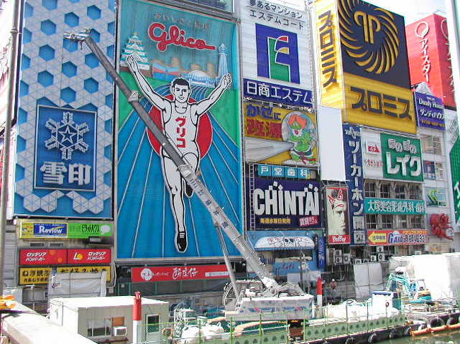 道頓堀もリニューアル中！水は汚いです。<br />よく、飛び込みますね！