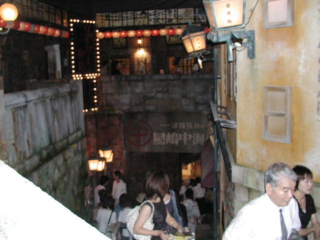 ５階から７階までが、町並みの再現！１９２０年代（大正末期から昭和初期）にタイムスリップ！<br />１軒１軒が、それぞれは個性を出しています！<br />店名＆広告は「右読み」で珍しいです。<br />しばし、ショットをお楽しみください。