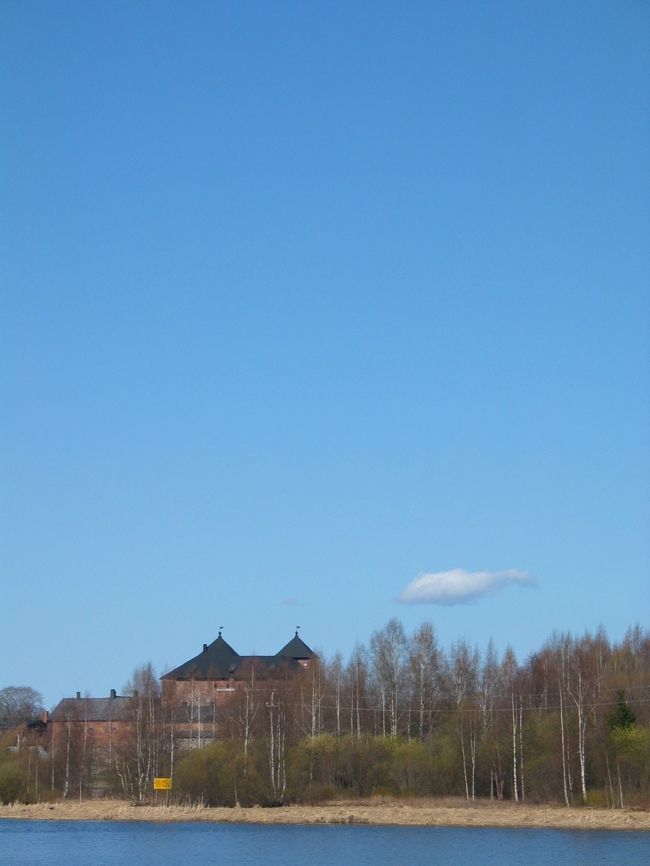 ハメーンリンナは自然が多く気持ちよく散歩ができます。<br />急ぐ旅でもないので、の〜んびりみちくさしながらハメ城へ向かいました。