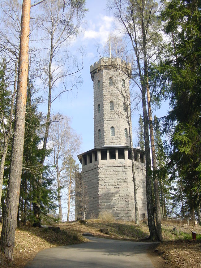 ホテルに荷物を置いて、アウランコ公園を散歩。<br />所々に目的の展望台への案内が書いてあるんで、それに従って歩いていくと。。。ありました！　展望台が！<br />もうひとふんばりです。<br />意外とこの展望台に上るのがきつかったです。<br />が、ここを上るとすばらしい景色が待ってるんで頑張ります。