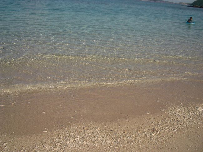 海はとても透明で、シュノーケリングでもたくさんの魚が見える♪