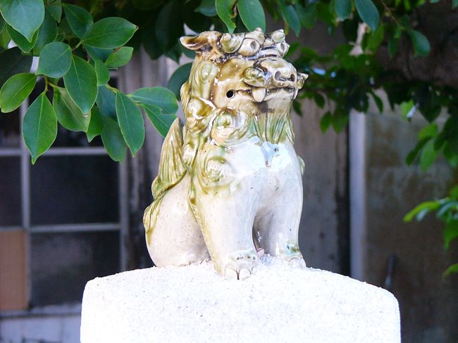 町のいたるところにシーサー。この子は♀ですね♪