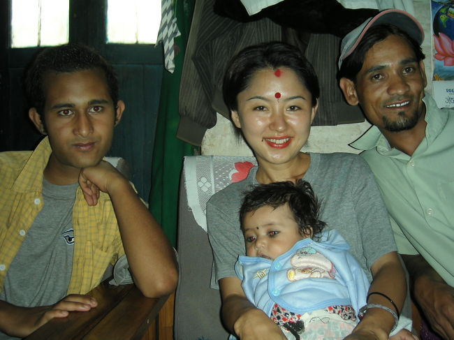 赤ちゃん。かわいい。目の周りの縁取りは眼病予防だそう。