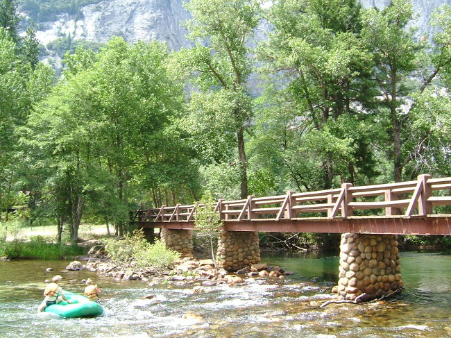 公園内ではラフティングもできるらしい。激流はないが。
