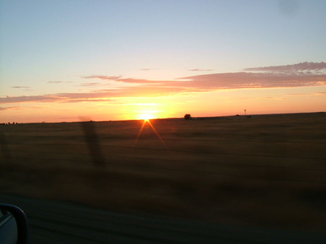 はるか地平線に沈む夕日は感動すらおぼえた、気がする。多分。