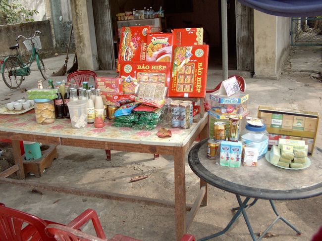 ベトナムでは１月１５日が正月なので、街は新年の準備で華やか。