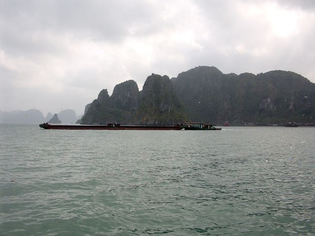 時間もないのでハロン湾クルーズへ
