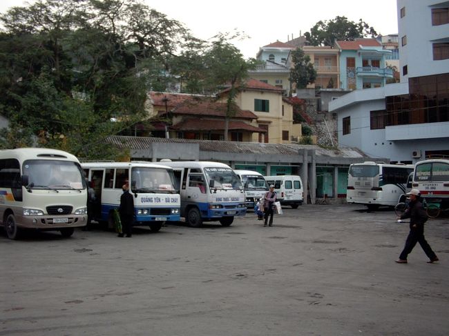 ハロン湾ツアーは高いので、地元人用のバスで行った。<br />ガイドが、「このバスは外国人が乗ってはいけないものだから、私の妹の振りをしなさい」と言っていた。