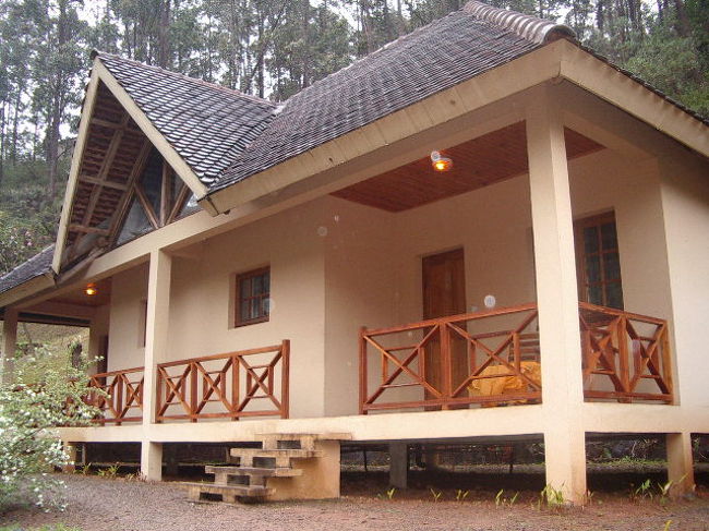 ペリネでのお宿もこんなかんじのヴィラタイプ。中はメゾネット式ですよ〜。