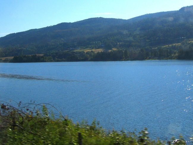 車窓から見た風景 : <br />鉄道にそって美しい水流が見られました。<br /><br />A views from the window of the train : <br />There were seen beautiful water streams along the railway.