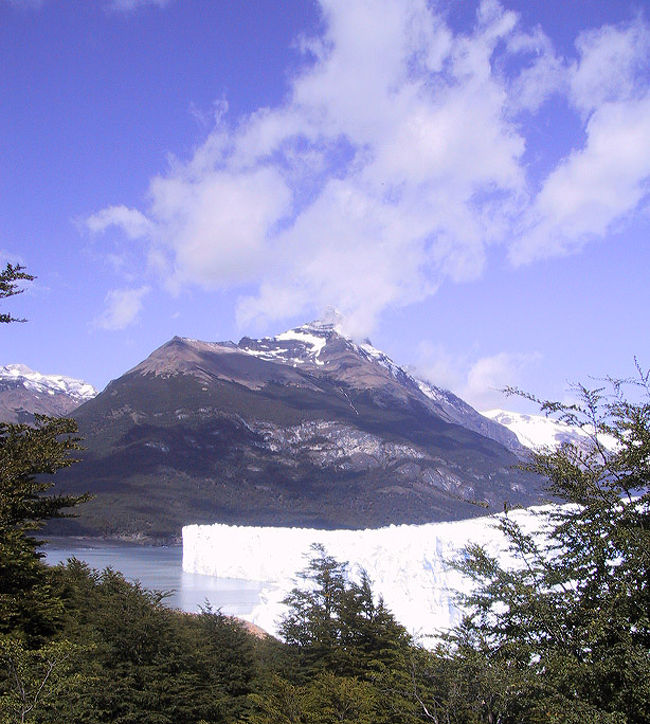 モレノ山とペリトモレノ氷河。