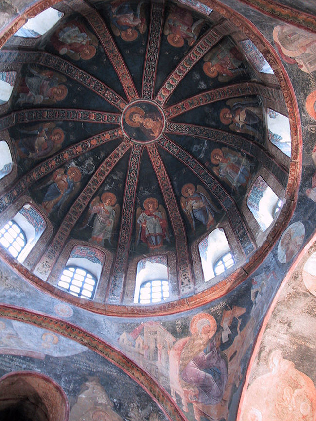 「カーリエ博物館」<br />フレスコ画の天井ドーム、<br />モザイク画の天井ドームもあって圧巻です！<br />カーリエジャミィ、またはコーラ修道院とも<br />呼ばれています。<br />カーリエジャミィ↓<br />http://tabiatama.cool.ne.jp/turk/kariye.htm<br />双眼鏡を持っていくのがオススメです！