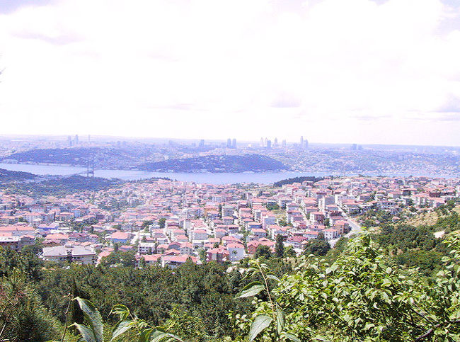 チャムルジャの丘からみた新市街の風景。<br />アジア側の写真＆解説、ココへの行き方は<br />↓こちらに載せています。<br />http://tabiatama.cool.ne.jp/turk/camli.htm