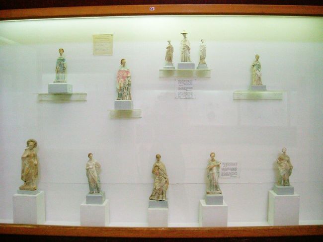 洋服なんかをオーダーしたりする時のものです。今は雑誌だったり有るけれど、昔はもちろんそんな物は無く、着たい服は像を作ってそれを元に洋服を作っていたそうです。感動！！