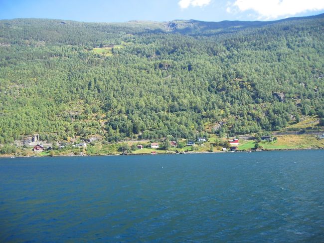 アウルランフィヨルドの風景<br /><br />A scene of Aurlandsfjord