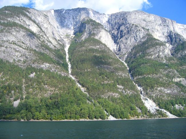 アウルランフィヨルドの風景<br /><br />A scene of Aurlandsfjord