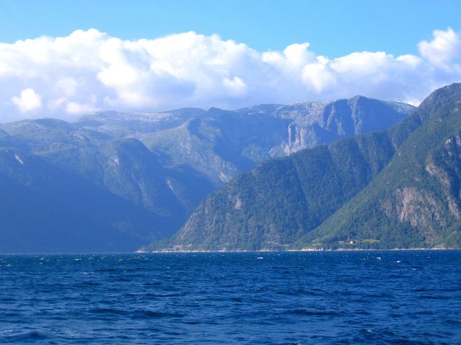 ソグネフィヨルドの風景<br /><br />A scene of Sognefjord