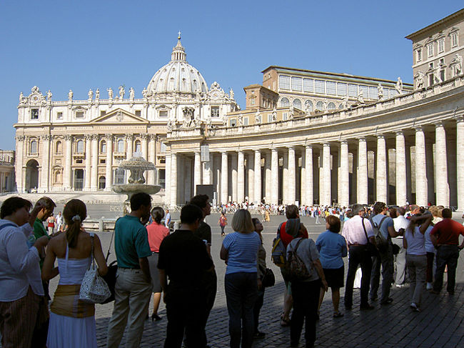 手荷物検査を待つ人達の行列。<br />思いのほかスムーズ（いいかげん？）でした。