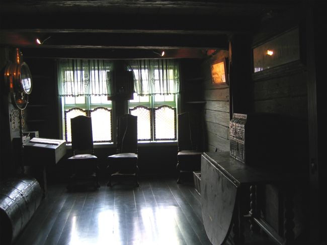 ハンザ博物館の中の昔の部屋<br /><br />An old room inside Hanseatisk Museum