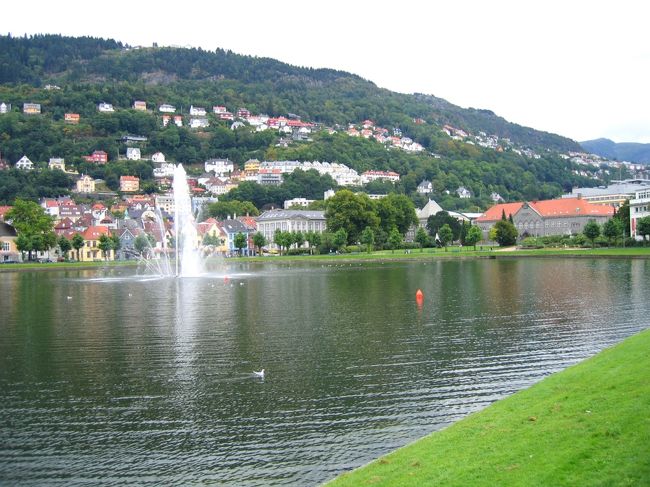 ルングゴルドスヴァン池<br /><br />Lille Lungeg&amp;aring;rdsvann