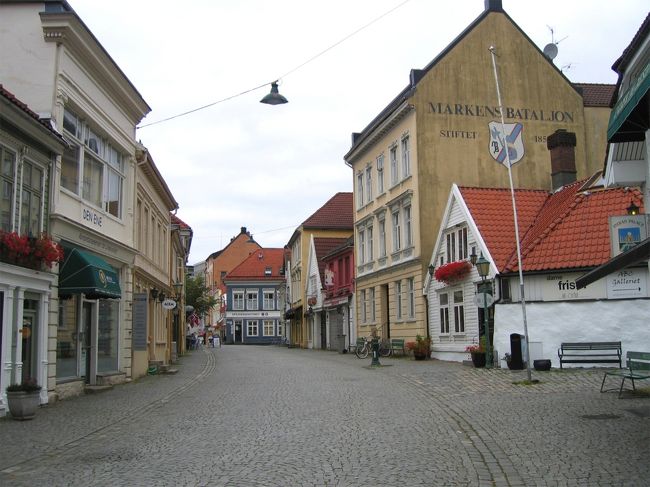 マルケン通り : <br />ベルゲン駅の近くの石畳の商店街。<br /><br />Marken street : <br />It is a cobblestone market street near Bergen station. 