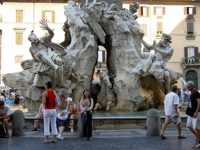 噴水の下の彫刻が◎