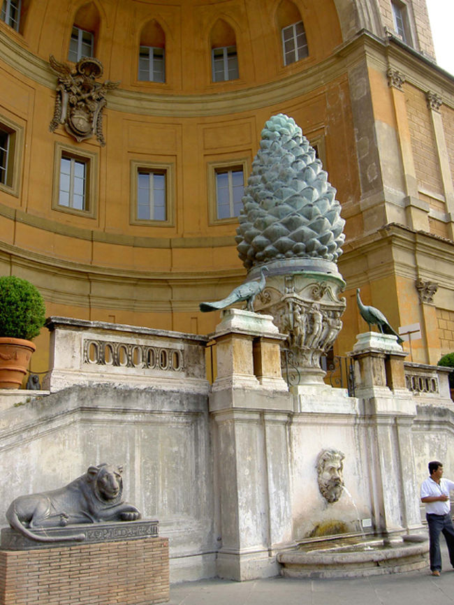 ブロンズの松ぼっくり