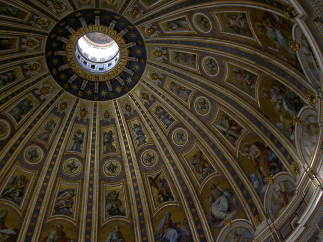 キューポラの天井をま近に見る